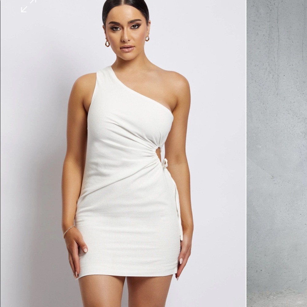 MESHKI WHITE DRESS OPEN SIDE SMALL